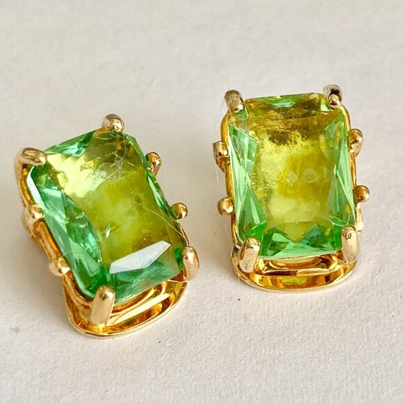 Vintage Green Glass Clip On Earrings Jeweled Cut Gold Plated Huggie 70's USA - Picture 3 of 10